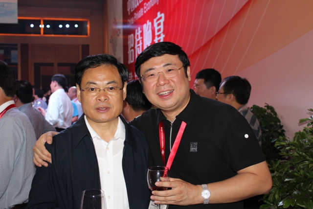 Chairman Li Yong had cordial talks and took a photo with Wang Rulin, the former Deputy Director of the Committee of Culture, History and Learning of the CPPCC and current secretary of the CPC Shanxi Provincial Committee
