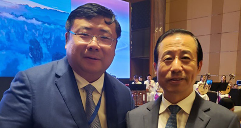 Chairman Li Yong and Xu Dazhe, the Deputy Director of the Education, Science, Culture and Health Committee of the National People’s Congress and Former Secretary of the CPC Hunan Provincial Committee,