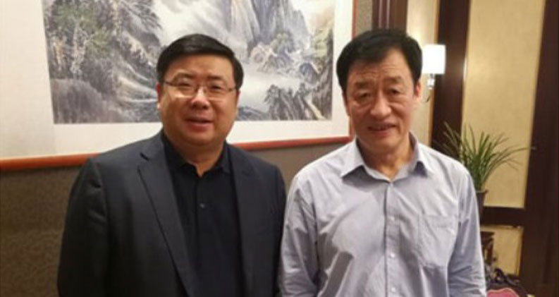 Chairman Li Yong and Liu Qi, the Deputy Director of the Environment and Resources Committee of the National People’s Congress and Former Secretary of the CPC Jiangxi Provincial Committee, have a cordi