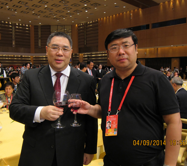 Former Macau Chief Executive Cui Shian shared a dinner and took a group photo with  President Li Yong
