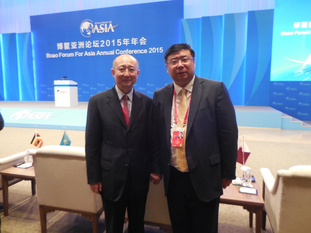Chairman Li Yong took a group photo with Zhi Shuping, Former Director of the General Administration of Quality Supervision, Inspection and Quarantine.