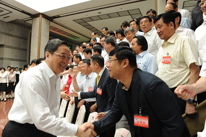 原中共中央政治局常委、全国政协主席俞正声亲切接见李勇董事长
