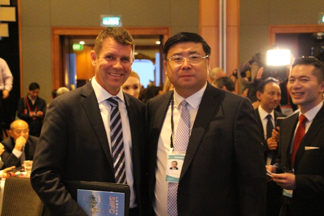 Premier of New South Wales of Australia Mike Baird talked and took the picture with President Li Yong