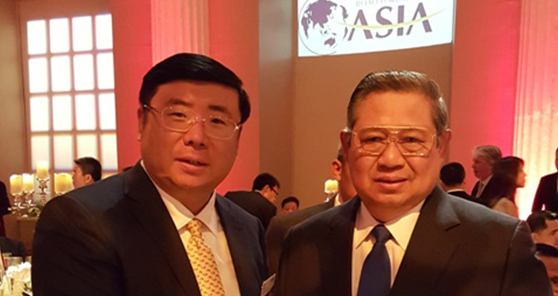 President Li Yong talked and took the photo with former President of Indonesia Dr. Susilo Bambang Yudhoyono