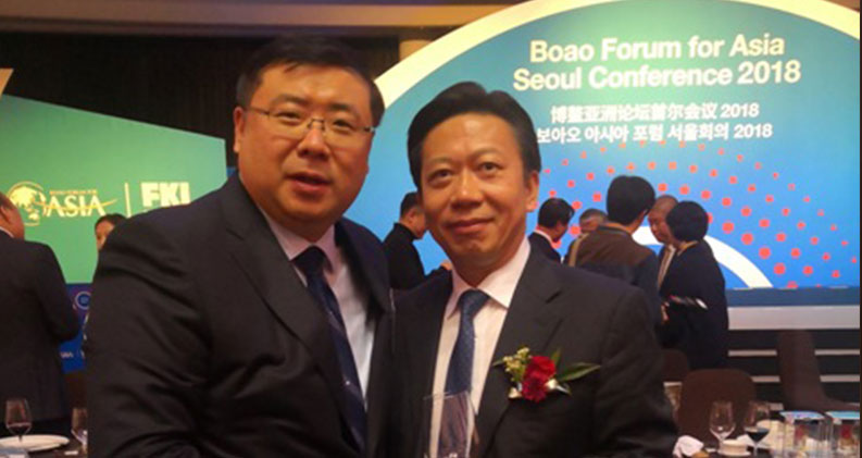 Chairman Li Yong had a cordial conversation and took a group photo with Meng Yang, Deputy Secretary General of the State Council.