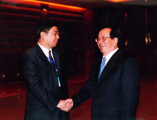 原中共中央政治局常委、国家副主席曾庆红亲切接见李勇董事长