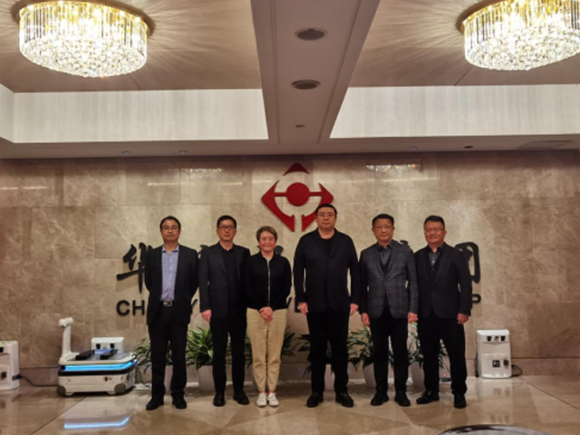 Chairman Li Yong met with Guo Meiling, the CEO of Omnicom Group in China and her delegation and conduct business negotiations